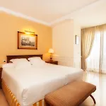 Guadalpin Apartment *